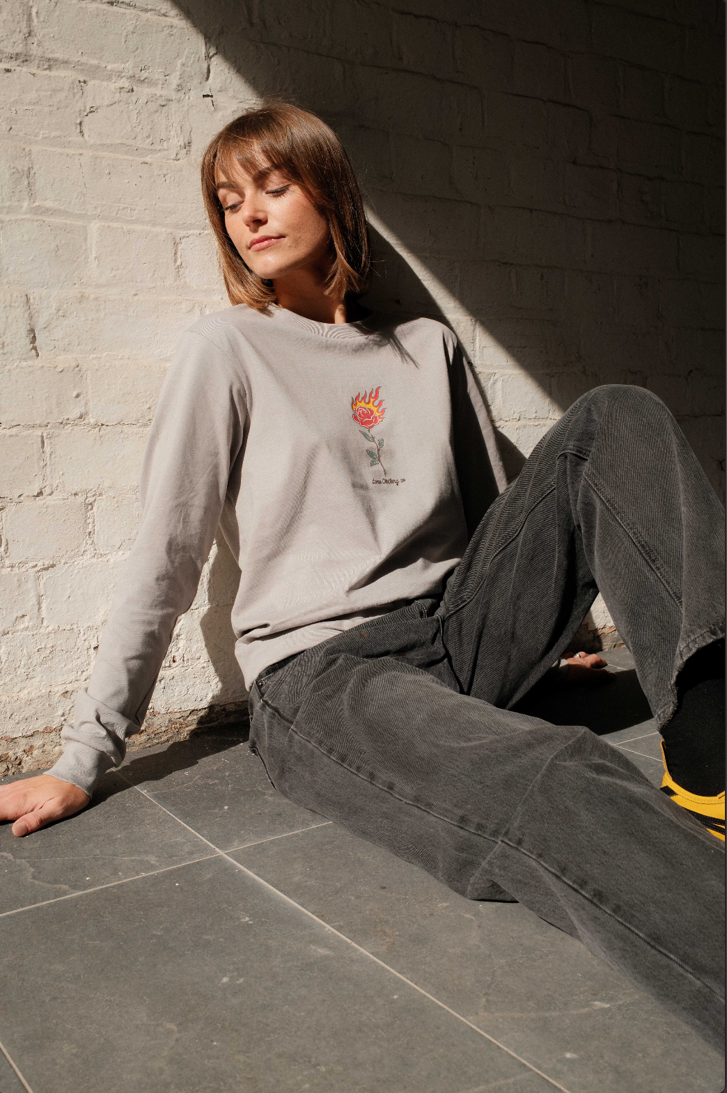 LIGHT GREY ROSE LONG SLEEVE TEE